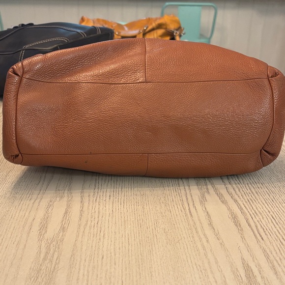 Elegant Coach Brown Leather Hobo Bag - Picture 3 of 9